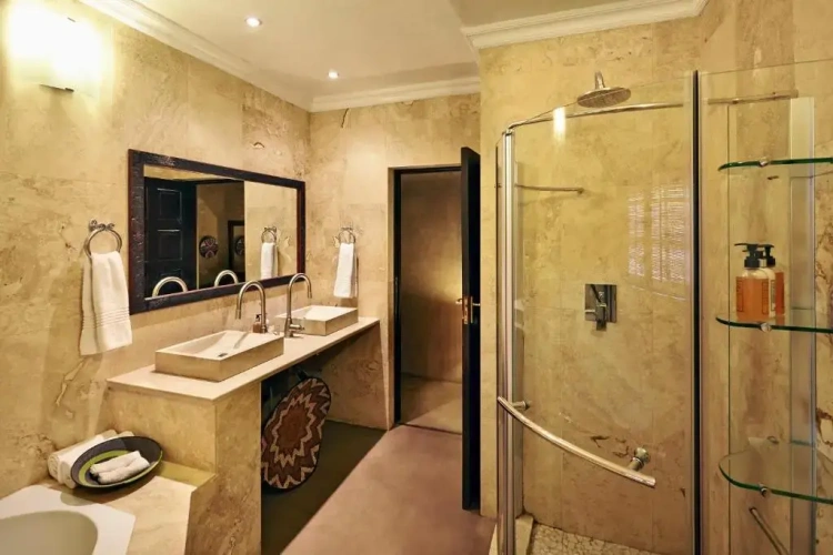 Luxury Suite