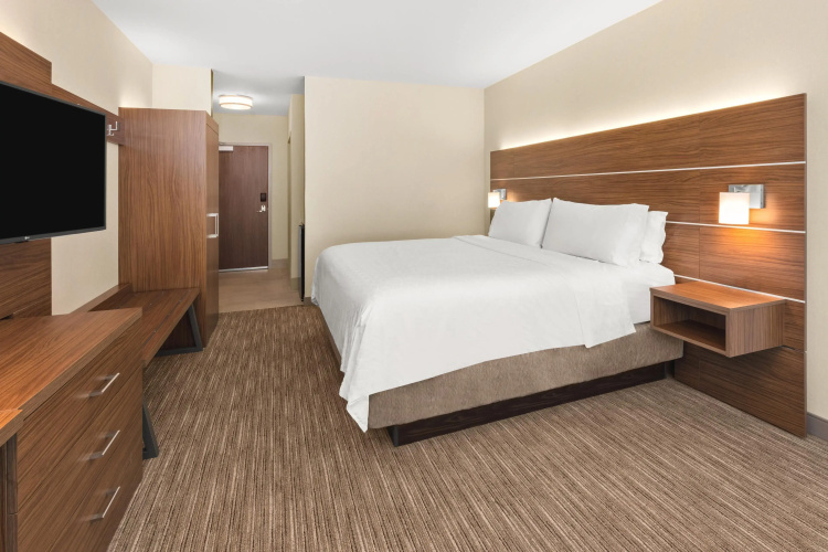 Holiday Inn Express & Suites Willows by IHG