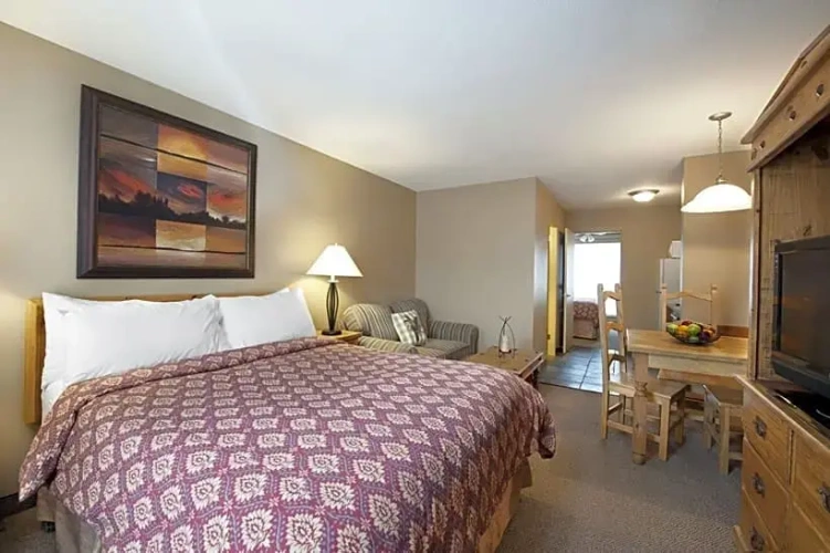 1 Bedroom Kitchenette Suite