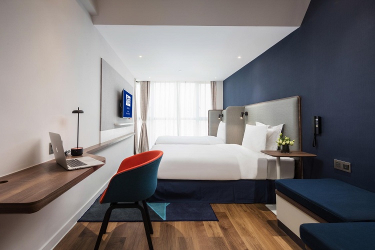 Standard Twin room with garden view