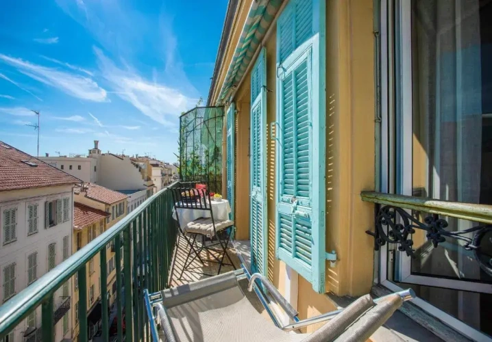 2 Bedrooms Apartment