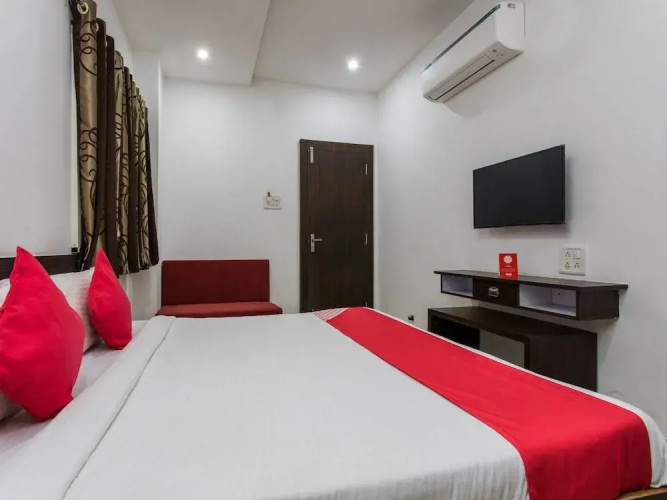 OYO 9969 Hotel Kshipra Dham