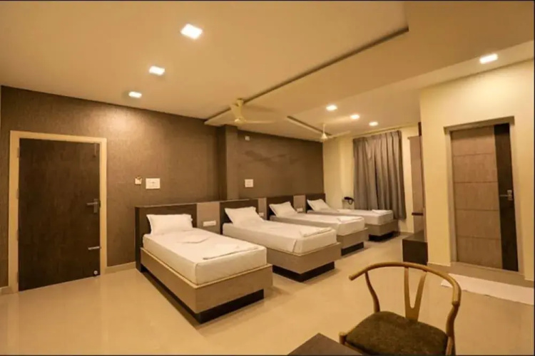 Jayam Hotel