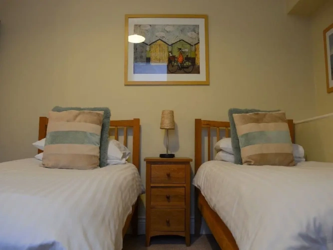 Standard Twin Basement room