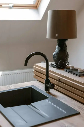 Chic Rooftop Apartment in Antwerp s Shopping hub