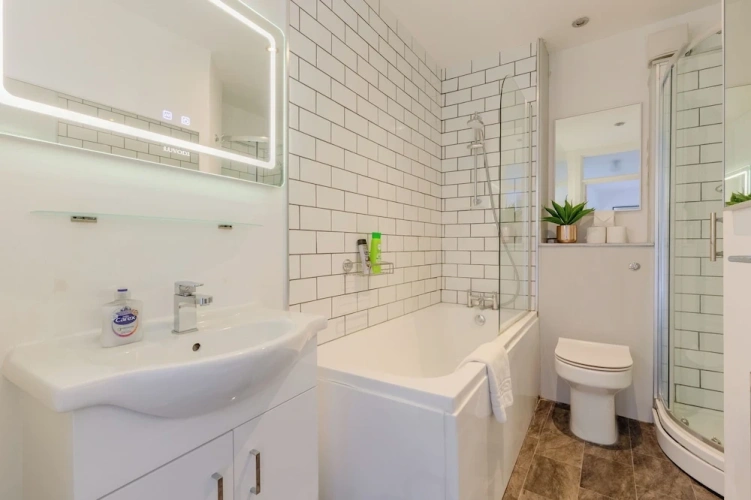 2 Bedrooms Apartment