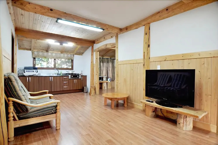 Seogwipo Log House Pension