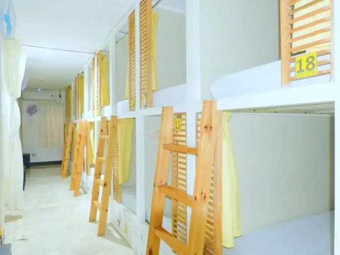 HIS Capsule Hostel
