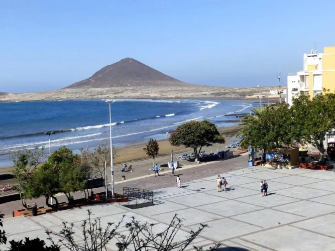 1 Bedroom Apartment with sea view