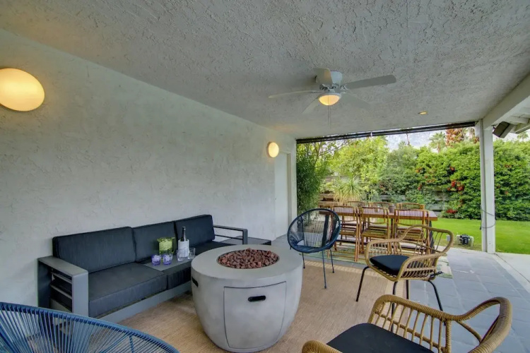 Covered Patio, Pool & Games: Home in Palm Springs