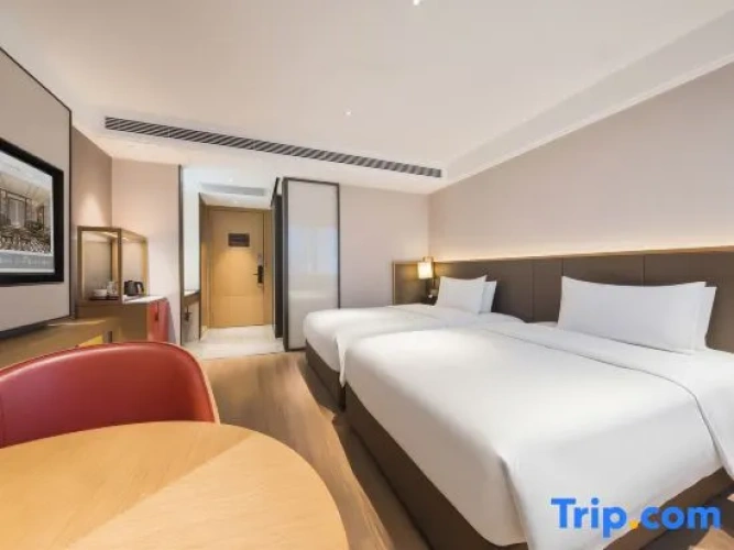 Business Twin Family room