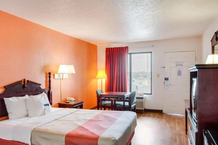 Motel 6 White House, TN