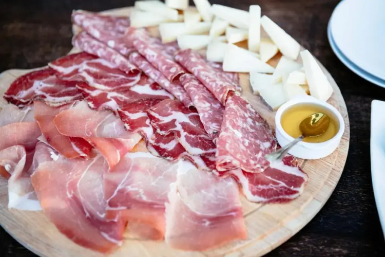 La Lucciolaia