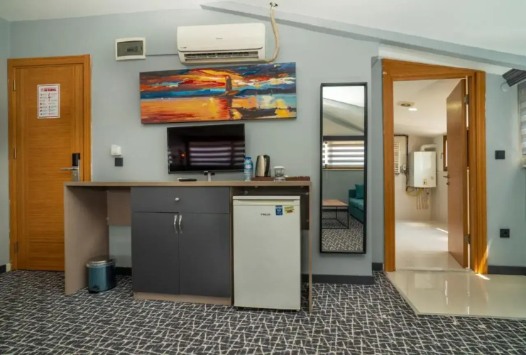 216 Palace Suite