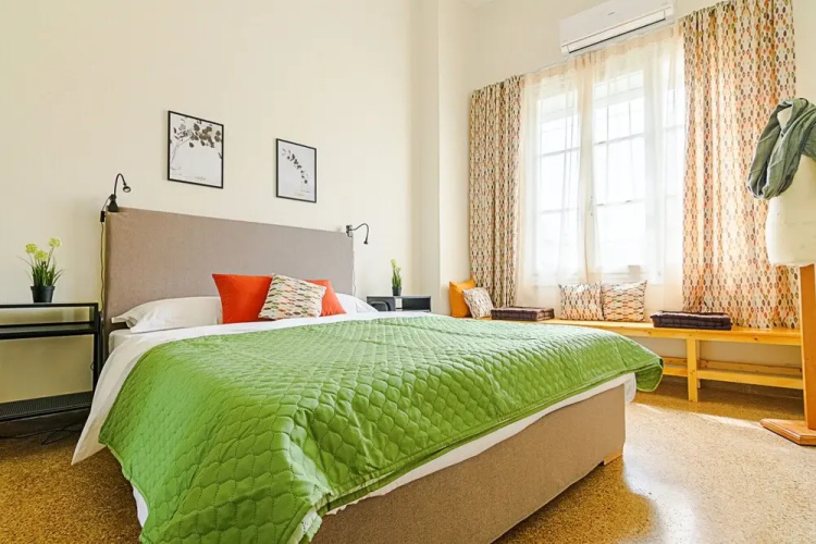 Hippy Decorated 2 Bedrooms Apartment