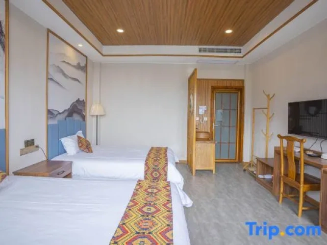 Standard Twin room with mountain view