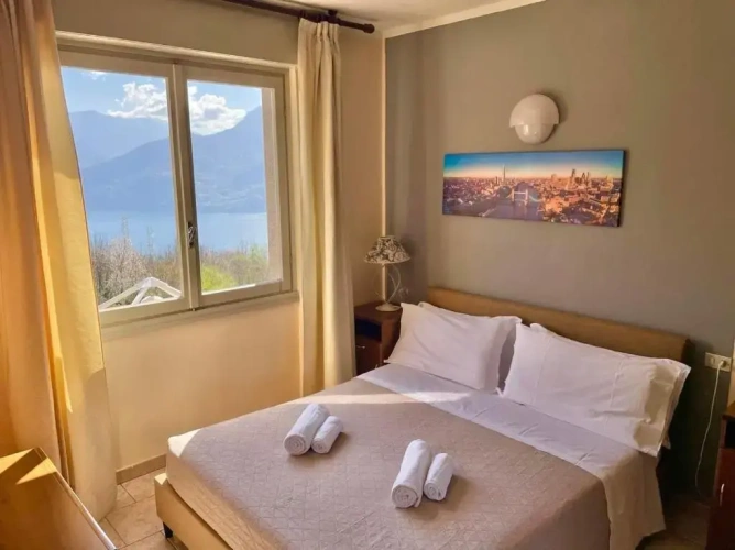 Standard Double room with lake view