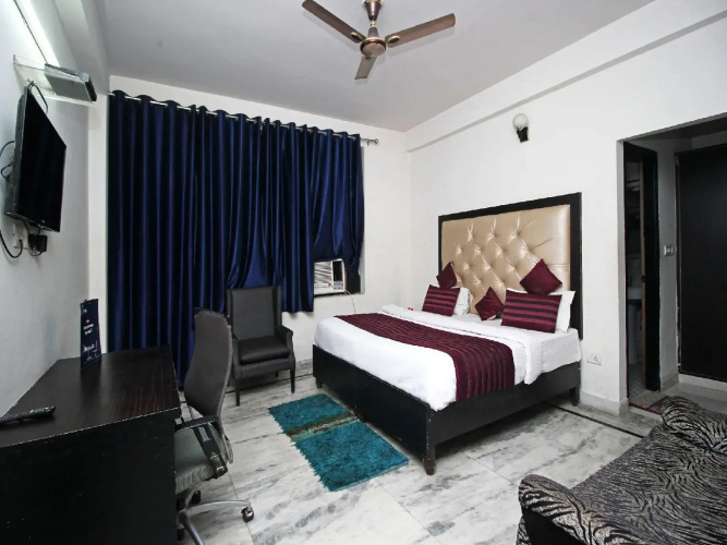 OYO 9069 Hotel WP 13