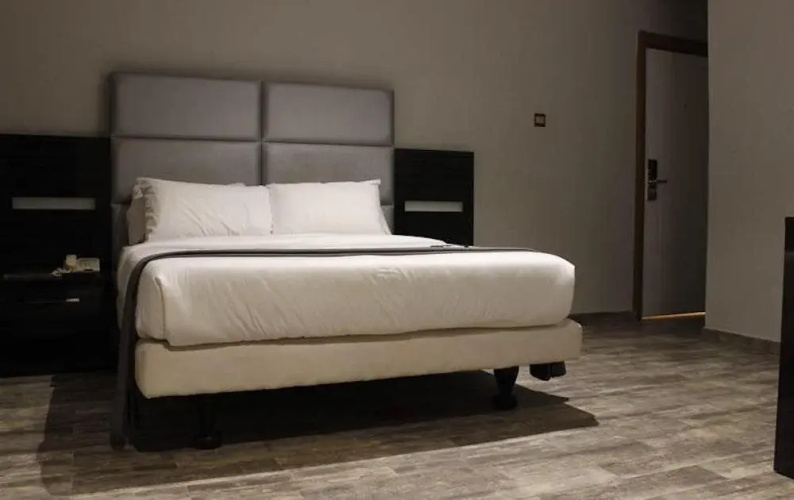 Ellyxville Hotels