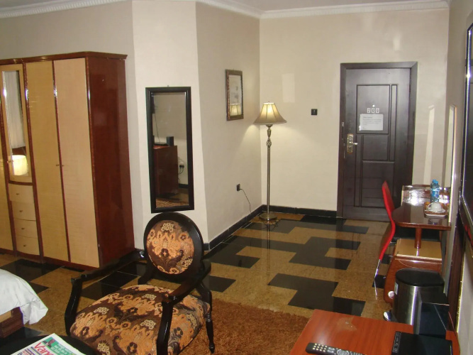 Charlie's Place And Suite