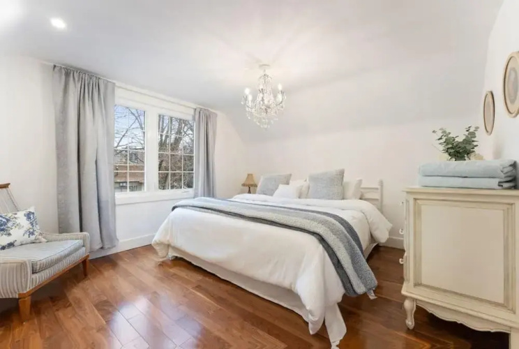Spacious 2bdrm Home in Burlington