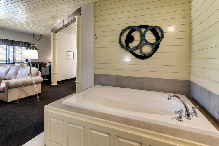 Stoney Creek Hotel Tulsa - Broken Arrow photo 11