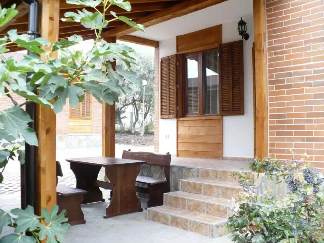 2 Bedrooms Villa