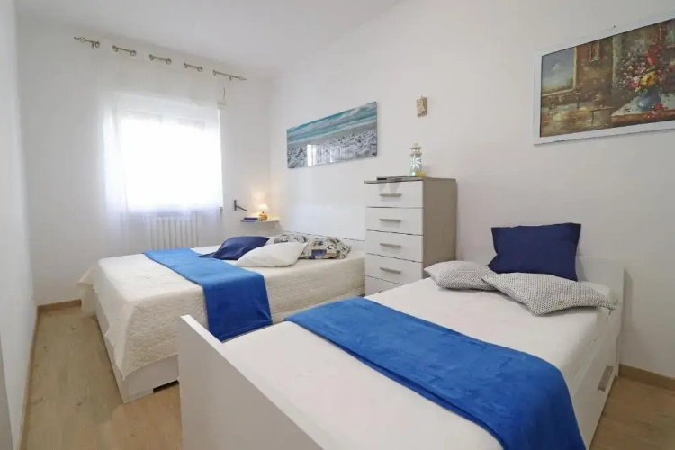 1 Bedroom Quadruple Cottage with balcony and with city view