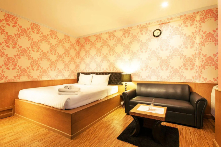 Q Hotel