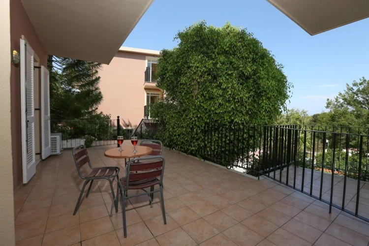 Deluxe Triple room with garden view