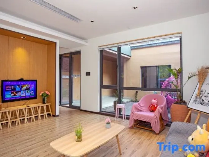 2 Bedrooms Villa