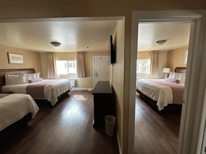 2 Bedrooms Sextuple Suite