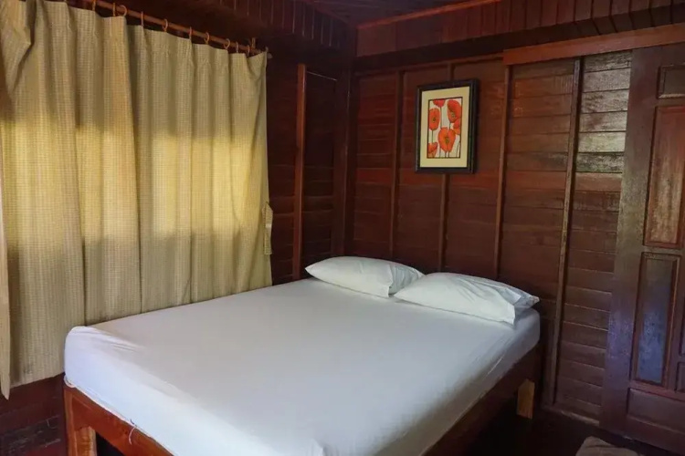 Ban Ruen Mai Ngam