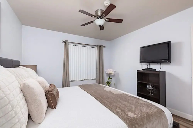 Sunscape Getaway 1BR by Casago