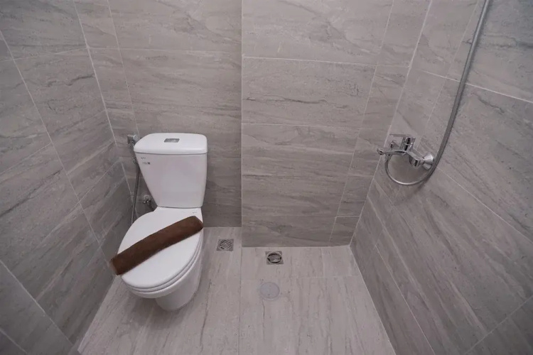 Good and Cozy 2BR at Collins Boulevard Apartment