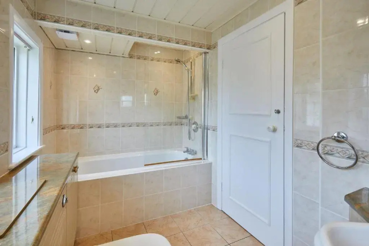 Host Stay White Lodge