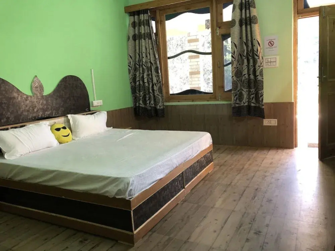 Moustache Kasol