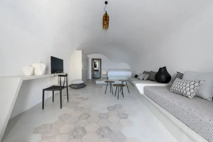 Solstice Luxury Suites