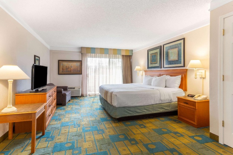 Double Suite with pool view