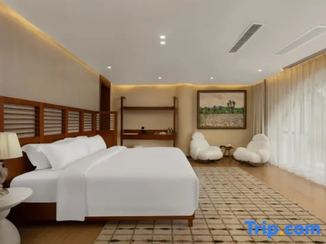 Grand Double room with pool view