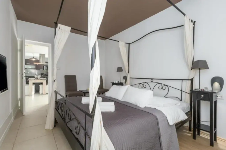 2 Bedrooms Luxury Apartment