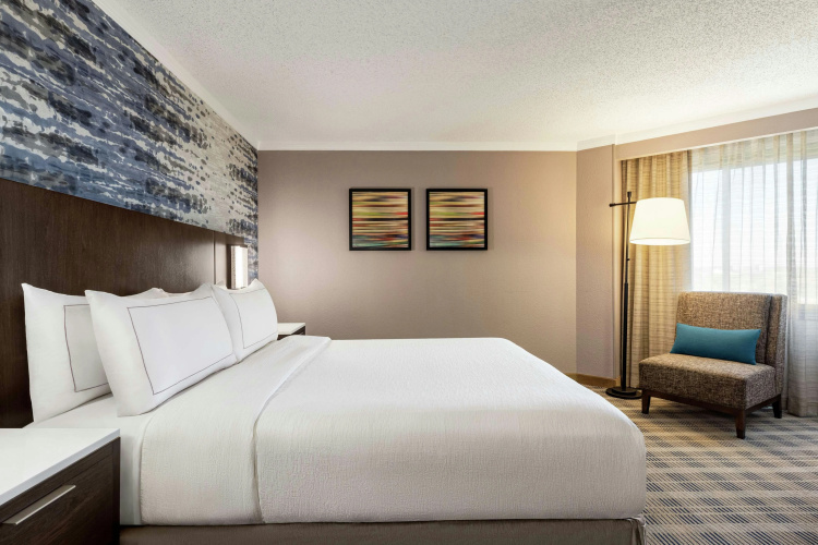 Embassy Suites by Hilton Kansas City Overland Park photo 8