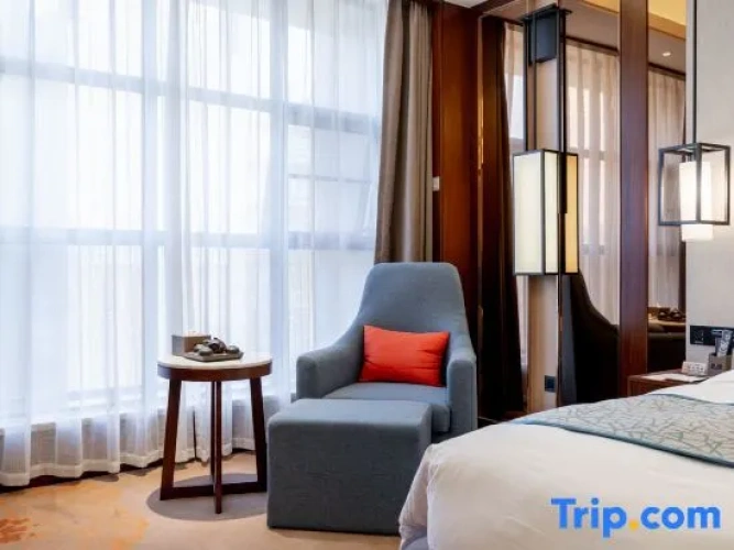 Standard Double room with city view