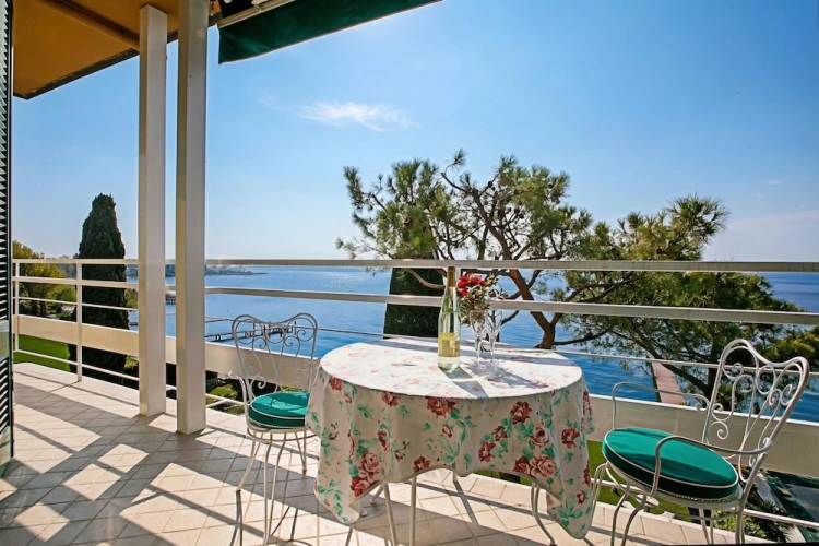 Family Apartment with balcony and with lake view
