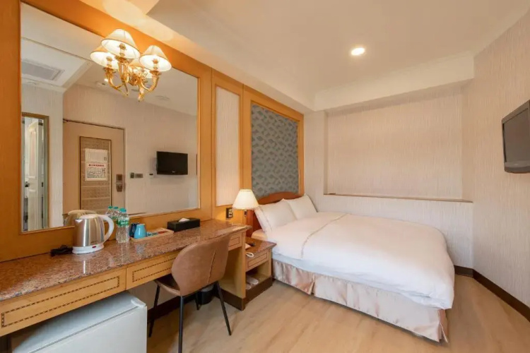 HiRiver Hotel