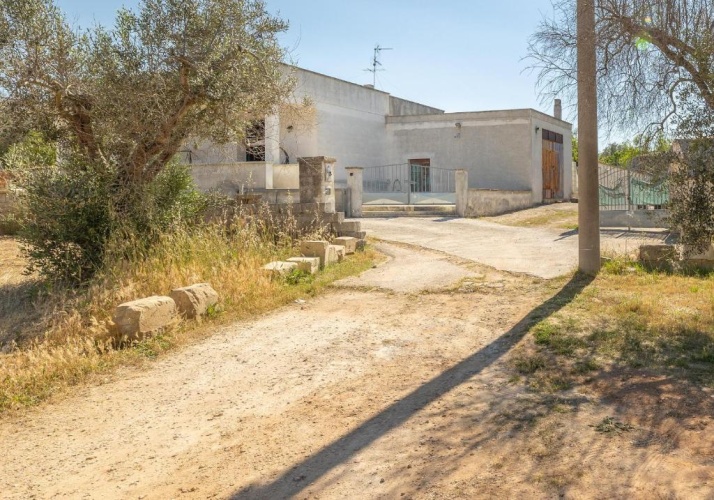 2 Bedrooms Villa