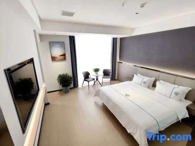 Yilong Lanshe Hotel
