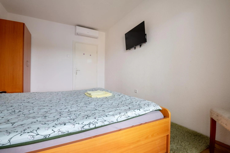 Apartments & rooms Leon