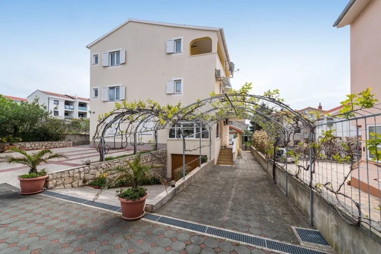 1 Bedroom Apartment with balcony and with garden view