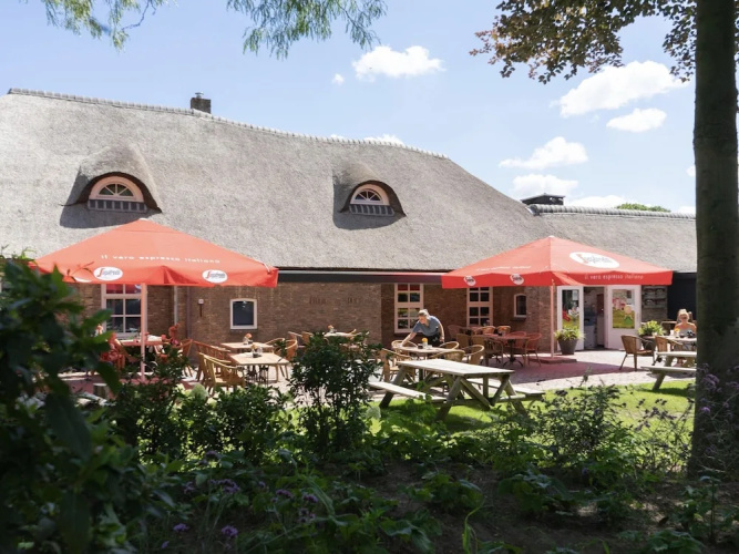 Nice Chalet With Airco Near Efteling